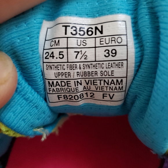 Sneakers - Picture 6 of 6